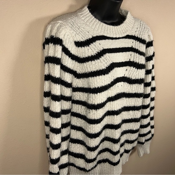 XL MAURICES BLACK WHITE STRIPED SWEATER LONG SLEEVE ROUND NECKLINE KNIT - Picture 8 of 12